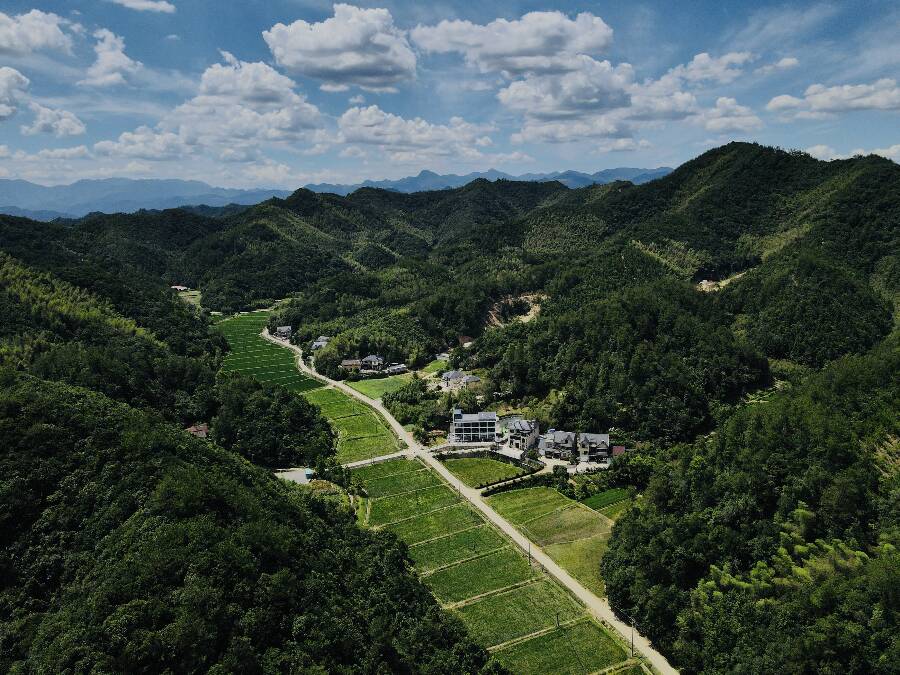 漫步3公里封闭山谷
