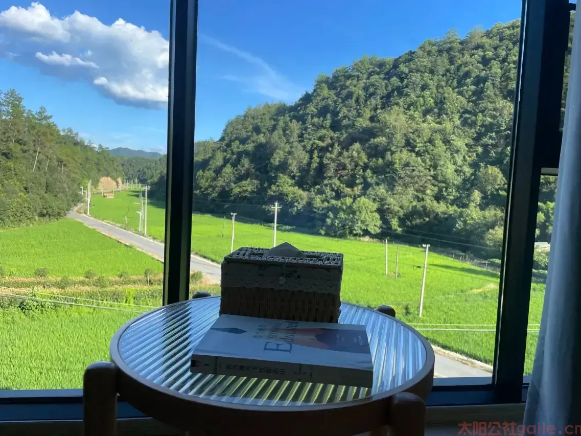 太阳公社疏影-舒适山景双床房窗景.webp 太阳公社疏影-舒适山景双床房窗景.webp